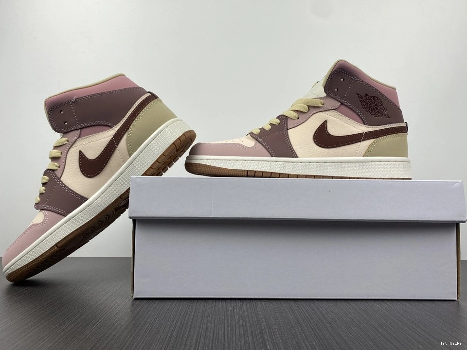 DO7440-821 Mid 1 Air Jordan 1112